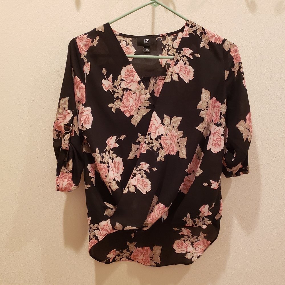 IZ Byer Black Floral Flowy Blouse Sz XS Folded Sleeve Wrap Waist High Low.